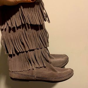 Minnetonka fringe boots size 10